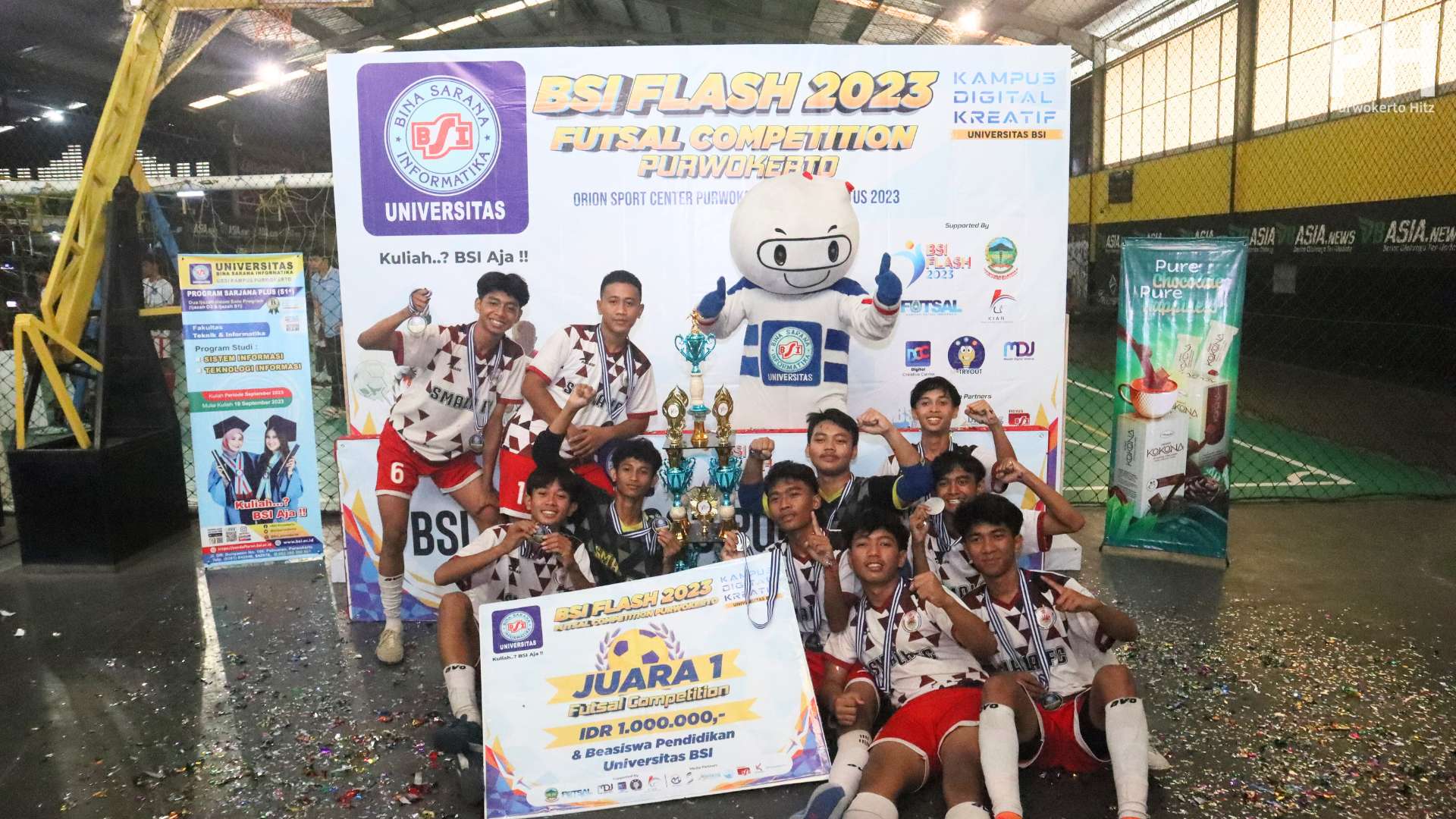 SMA Negeri 5 Purwokerto Raih Juara BSI Flash Futsal Competition 2023