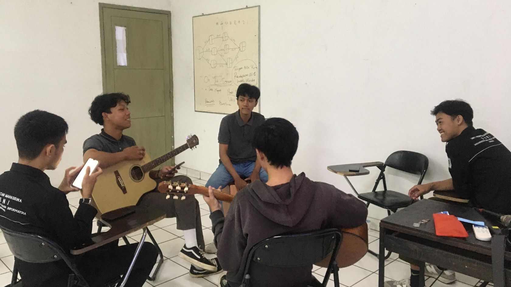 UKM Seni Universitas BSI Gelar Latihan Jamming Akustik