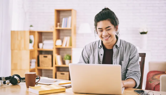 Kuliah Sambil Freelance? Ini 7 Pekerjaan Online yang Cocok buat Mahasiswa