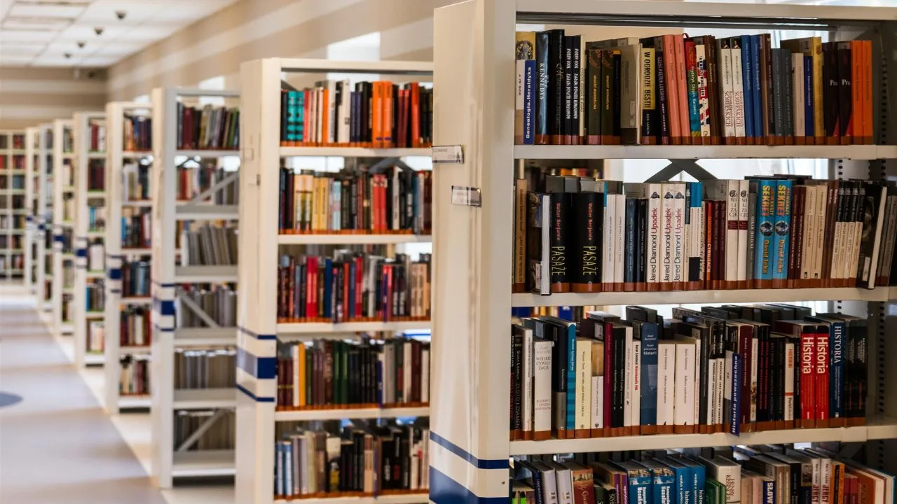 Mengenal Jenis-jenis Koleksi di Perpustakaan dan Cara Memanfaatkannya untuk Tugas Akademik