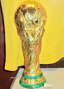 Daftar Juara Piala Dunia 1930–2026 dengan trofi Piala Dunia FIFA