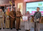 Pemkab Banyumas Salurkan Bansos Rp195 Juta untuk 26 Penderes Korban Kecelakaan Kerja