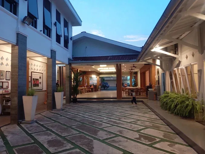 Tempat makan di Purwokerto - Pringgading Resto