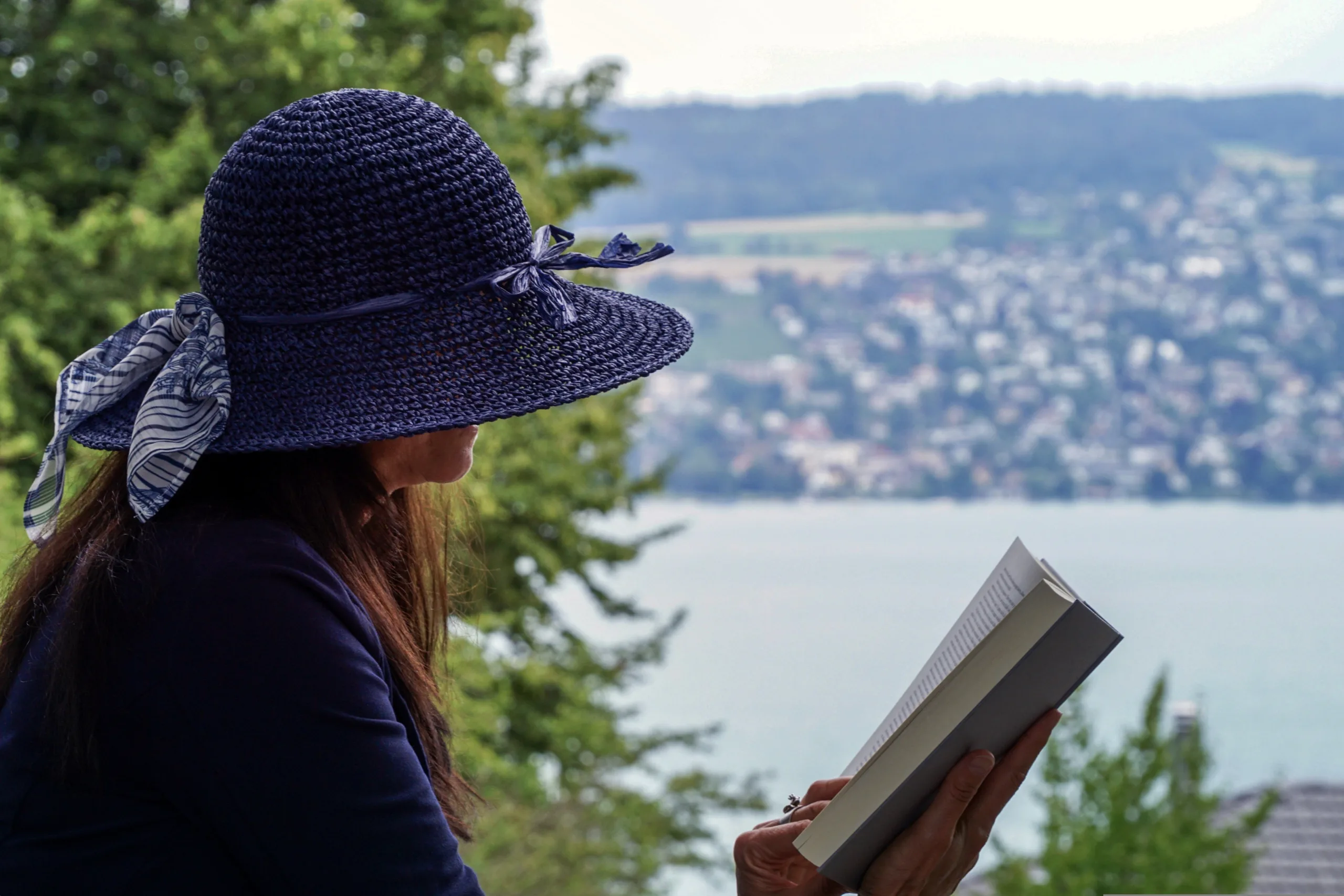 Digital Detox dengan membaca buku untuk mengurangi screen time