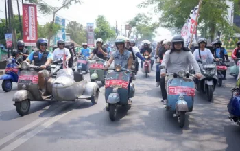 Riding Bareng Slank di Purwokerto, Ratusan Skuteris Ramaikan Jalanan Bersama Kaka dan Bupati Banyumas