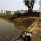 Petugas meninjau irigasi perpompaan Banyumas untuk mendukung pengairan lahan pertanian saat musim kemarau.