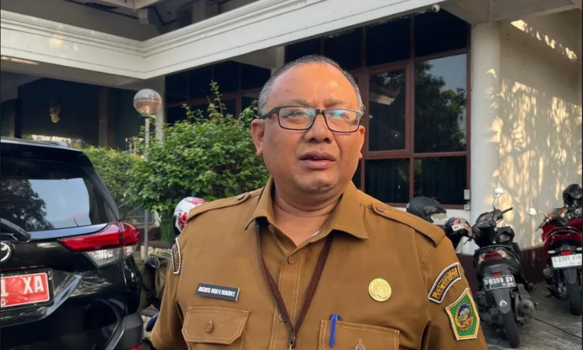 Sekda Banyumas Agus Nur Hadie mengikuti apel ASN