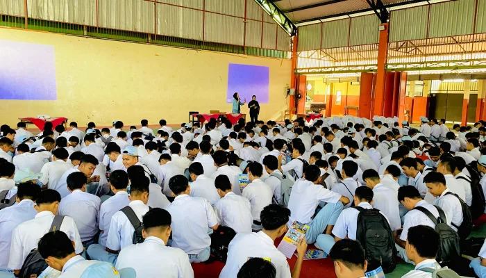 Mahasiswa Beasiswa BSI Bagikan Tips Raih Beasiswa Kuliah hingga 100% kepada 450 Siswa SMK YPT 1 Purbalingga