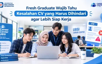 Wajib Tahu: Kesalahan CV yang Harus Dihindari agar Lebih Siap Kerja”, menampilkan empat mahasiswa sedang berdiskusi mengenai CV di Career Center UBSI.