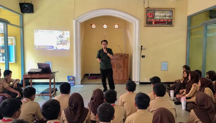 UBSI Purwokerto Ajak Siswa SMA N 1 Rawalo Bijak Gunakan AI di Era Gen Z
