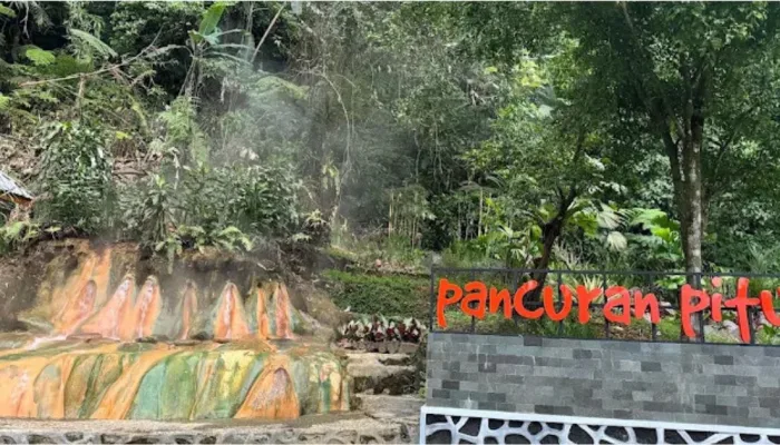 Pancuran Pitu Baturraden terapi pemandian air panas alami Gunung Slamet