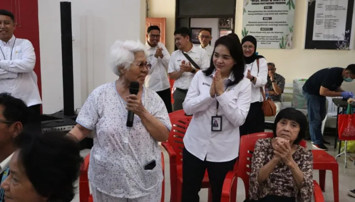 Implementasi Program TJSL, PLN Icon Plus Peringati HUT ke-26 di Panti Werdha Theodora Makassar